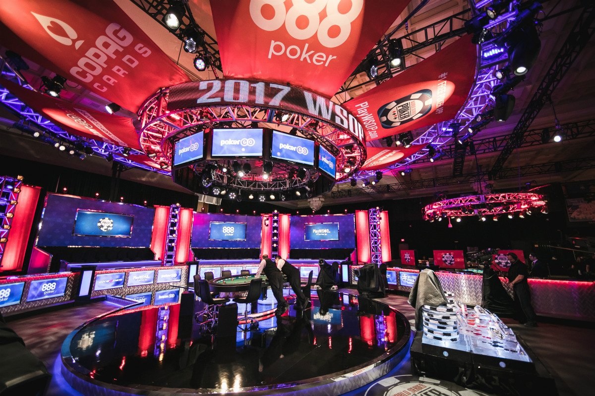 Офлайн-покер в декабре: коммунистический WSOP и 500 метров между европейскими сериями